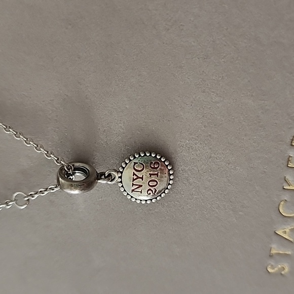 Pandora NYC 2016 charm - Picture 3 of 4